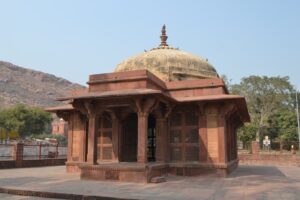 बयाना की शान-अकबर की झझरीअद्भुत नक्काशी, अनोखी जालियाँ और अनदेखी बदहाली